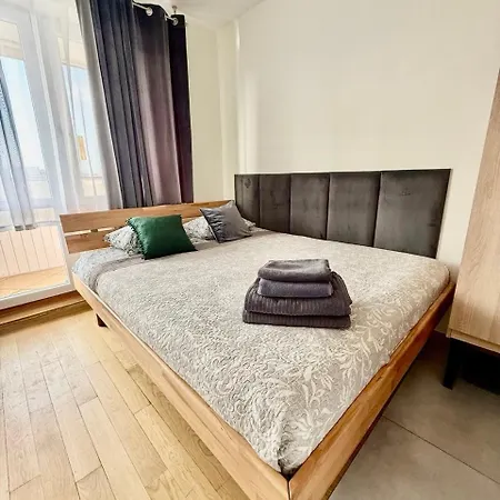 A&y Galeria Mokotow & Chopin Airport Pienkowskiego A Apartment Warsaw